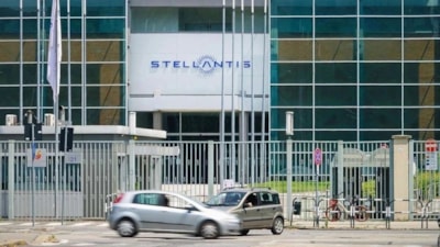 Stellantis, Peugeot ve DS  fabrikasında üretime ara veriyor