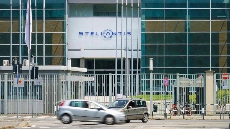 Stellantis, Peugeot ve DS  fabrikasında üretime ara veriyor