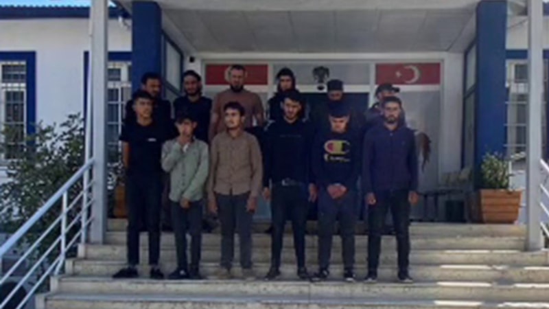 Hatay'da 12 göçmeni 27 bin TL’ye taşırken yakalanan insan taciri tutuklandı