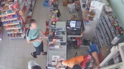 Hatay'da market çalışanını oyaladı: Kaşla göz arasında 800 liralık çakmağı çaldı