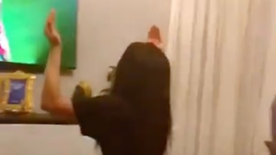 Liverpool maçının son anlarını dualar ve tekbirlerle izleyen Galatasaray taraftarı