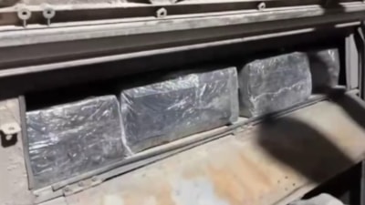 Osmaniye'de yolcu otobüsünde gizli bölmeden kaçak sigara çıktı