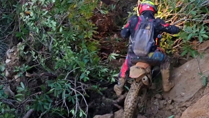 Rize'de heyelan bölgesinde motokros heyecanı