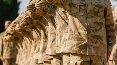 Muvazzaf statüye geçiş için sözleşmeli subaylara yeni yönetmelik