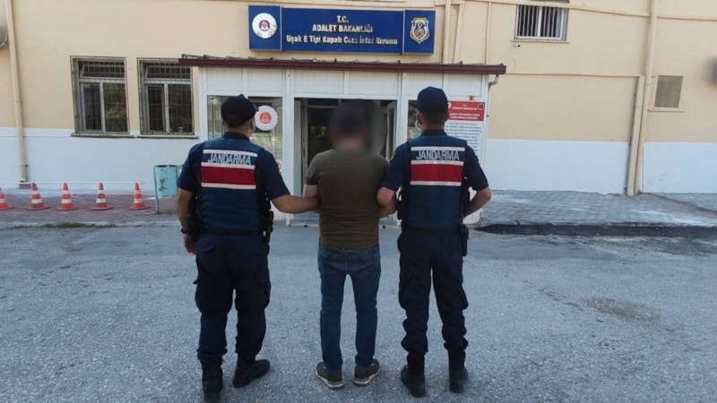 Uşak'ta jandarmadan aranan şahıslara operasyon