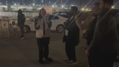 Tahliyesine karar verilen Ayşe Barım cezaevinden çıktı