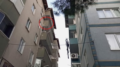 Aydın'da çamaşır asarken 5. kattan düşen kadın can verdi