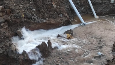 Tekirdağ'da içme suyu borusu patladı: Tonlarca su boşa aktı