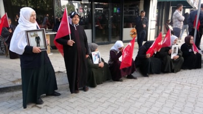 Van'da evlat nöbetindeki anneler umutla beklemeye devam ediyor
