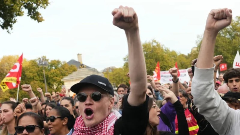 Fransa'da kemer sıkma politikalarına tepki: 600 bin kişi sokağa indi