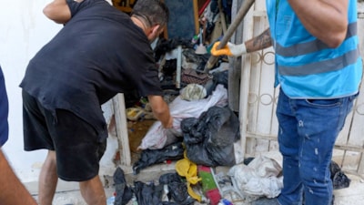 Mersin'de bir evden 28 ton çöp çıkarıldı