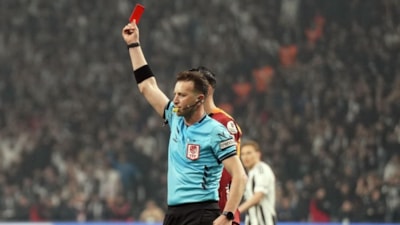 Galatasaray-Beşiktaş derbileri bol kırmızı kartlı geçiyor