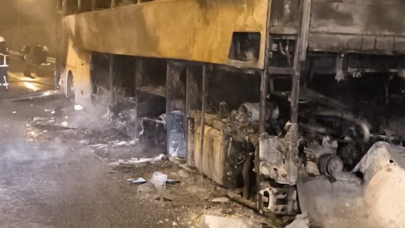 Adana'da yanan yolcu otobüsü demir yığınına döndü