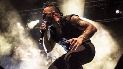 Hayko Cepkin’in sahne tarzı şaşırttı! Görenler yorum yağdırdı