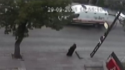 Ankara'da ambulansın çarptığı kadın yaşamını yitirdi