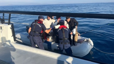 İzmir'de düzenlenen operasyonlarda toplam 44 düzensiz göçmen yakalandı