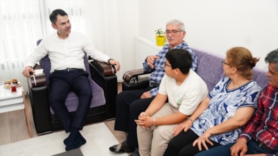 Murat Kurum Hatay'da depremden etkilenen Açıkgöz Ailesi!ni ziyaret etti