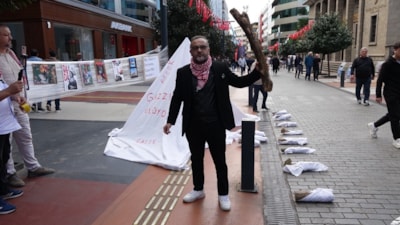 Trabzon'da Gazze’de ölen bebeklere dikkat çekmek için kefen giyip eylem yaptı