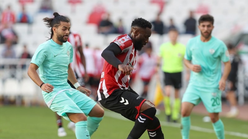 Sivasspor - Serik Spor maçında gol sesi çıkmadı