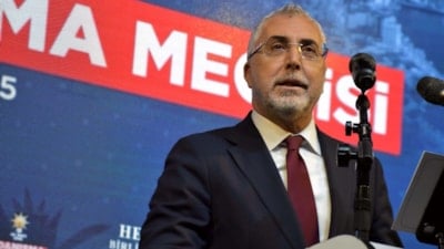 Vedat Işıkhan: İzmir çöp dağlarından ve kokudan geçilmiyor