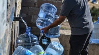 Ankara'da su kesintisi devam ediyor: Vatandaşlar ellerinde bidonlarla çeşmelere koştu