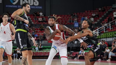 Karşıyaka, Merkezefendi Belediyesi Basket'i mağlup etti