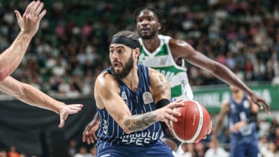 Anadolu Efes'ten Bursaspor Basketbol'a 20 sayılık fark!