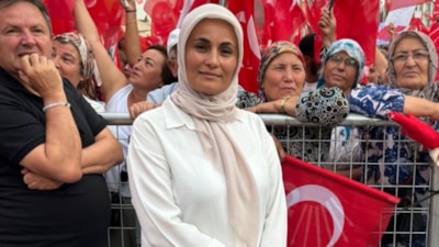 CHP Aksu Kadın Kolları Başkanı Menzil Çakmak görevinden istifa etti