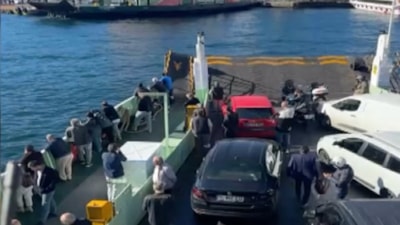 Sirkeci'de feribot iskeleye çarptı