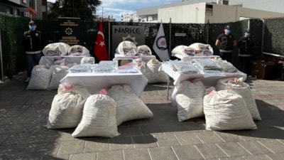 İzmir'de rekor miktarda sentetik uyuşturucu ele geçirildi