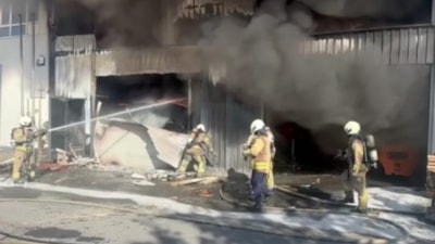 Beylikdüzü'nde sanayi sitesinde yangın