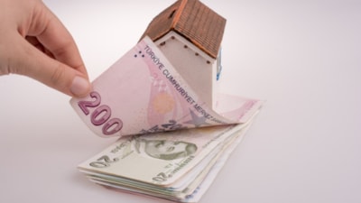 Emekliye daire vermeyen emlakçıya para cezası