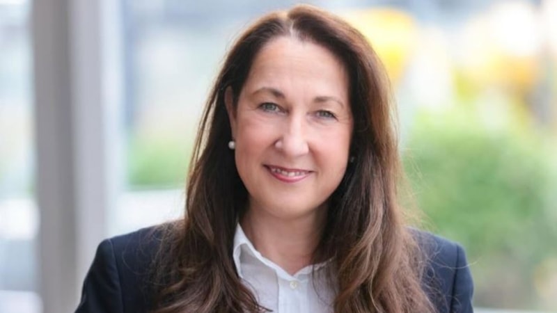 Almanya'da yeni seçilen belediye başkanına bıçaklı saldırı