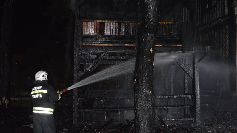 Samsun'da Atatürk'ün kaldığı tarihi konak yandı