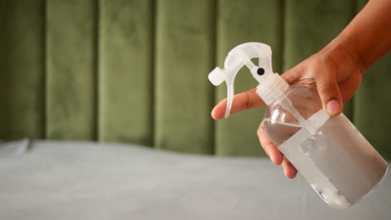 Oda spreylerini unutun: Bir bardak suya 7 damla yetiyor, eviniz bahçe gibi kokacak