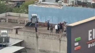 Adana'da ailesini rehin alıp bıçak çekti: Polis bacağından vurarak etkisiz hale getirdi