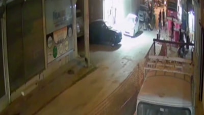 Adana'da iki grup arasındaki tekme tokatlı kavga kameraya yansıdı