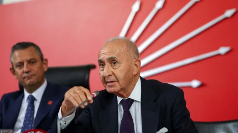 Hikmet Çetin hastaneye kaldırıldı