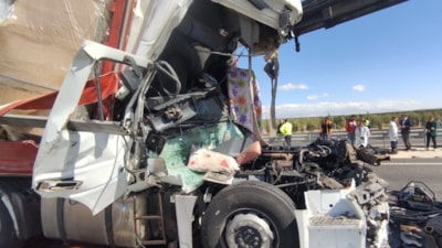 Konya'da 3 araç birbirine girdi:1 ölü 3 yaralı