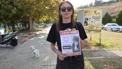 Adana'da kayıp kedisini bulana 100 bin TL verecek