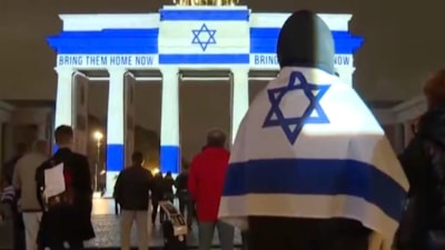 Almanya'da İsrail protestolarında sert müdahale: Brandenburg Kapısı'na İsrail bayrağı yansıtıldı