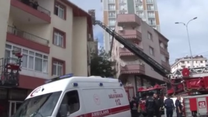 Ümraniye’de 3 katlı binada yangın