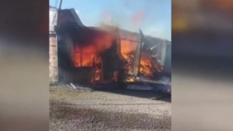 Ardahan’da ev ve ahır yangını: 23 hayvan telef oldu