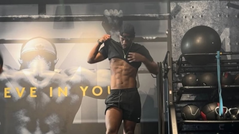 Jhon Duran, spor salonundan paylaşım yaptı!