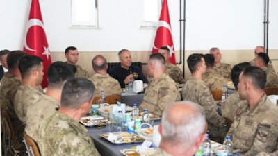 Ali Yerlikaya, Hakkari'de  'Sınır Güvenliği Toplantısı'na katıldı