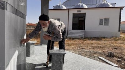 Aksaraylı Ahmet Dede, bırakacağı mirası satarak cami yaptırdı