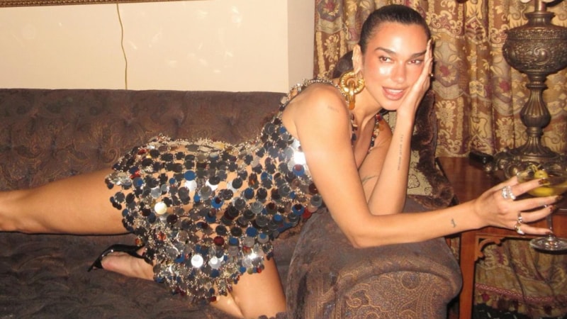 Dua Lipa'dan cesur pozlar! Takipçileri yorum ve beğeni yağmuruna tuttu