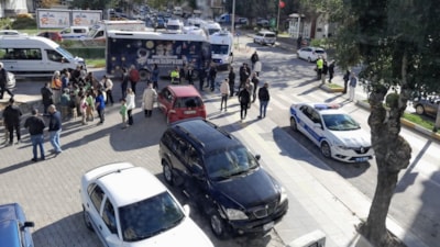 Çorum'da halk otobüsü kamyona çarptı: 22 öğrenci yaralandı