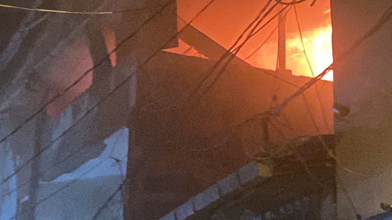 İstanbul'da çatı katında çıkan yangın korkuttu