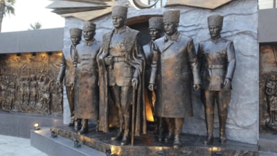 CHP'nin heykel hizmetinde son eser Balıkesir Büyükşehir Belediyesi'nden